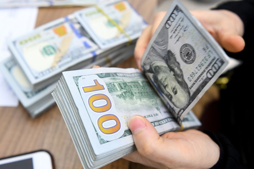 Forex Dollar Strengthens Amid Economic Analysis, Yen Stability at Risk